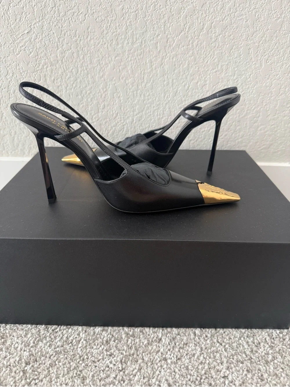 Saint Laurent Jeanne Slingback Pumps In Smooth Leather, Black & Gold Size 38 - Picture 3 of 9